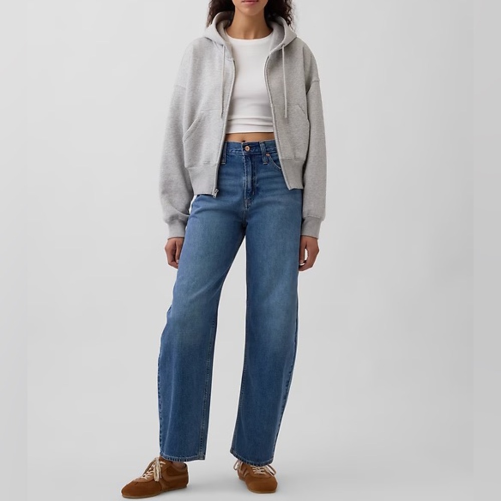 Gap high rise barrel jeans new w/tags. 
No stretch Petite jeans.